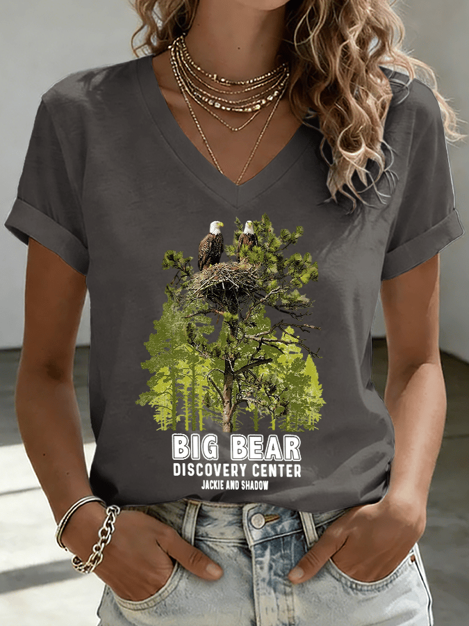 V-Neck Retro Big Bear Discovery Center Jackie And Shadow Print T-Shirt