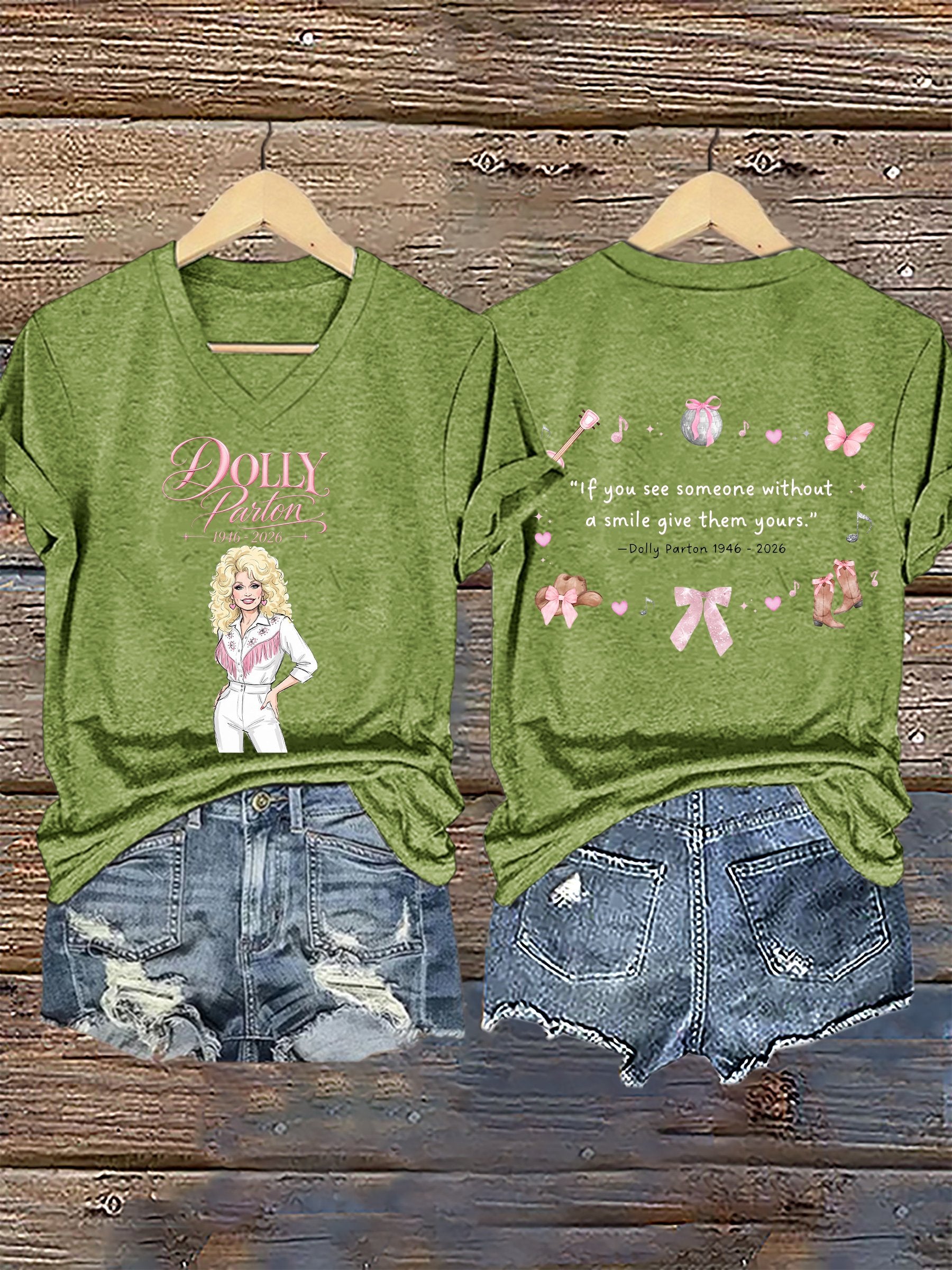 V-Neck Retro Dolly Queen Of Country If You See Someone Without A Smile Give Them Yours Print T-Shirt